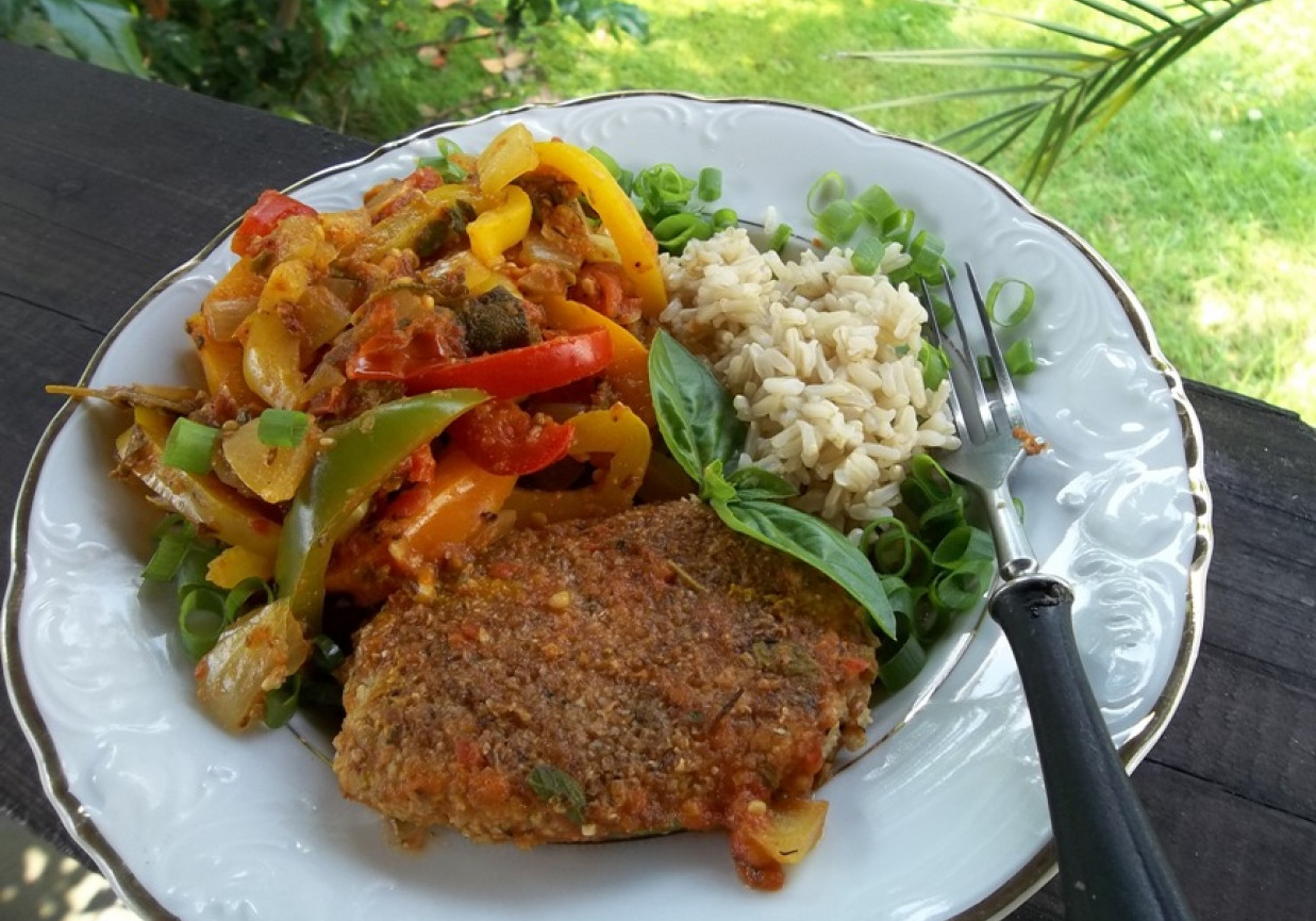 ryż z leczo i sojowy kotlet (pomysł na vege obiad) foto