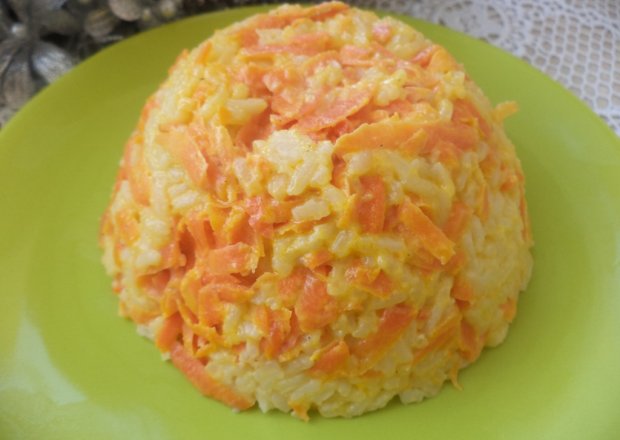 Fotografia przedstawiająca Ryż z marchewką do kurczaka