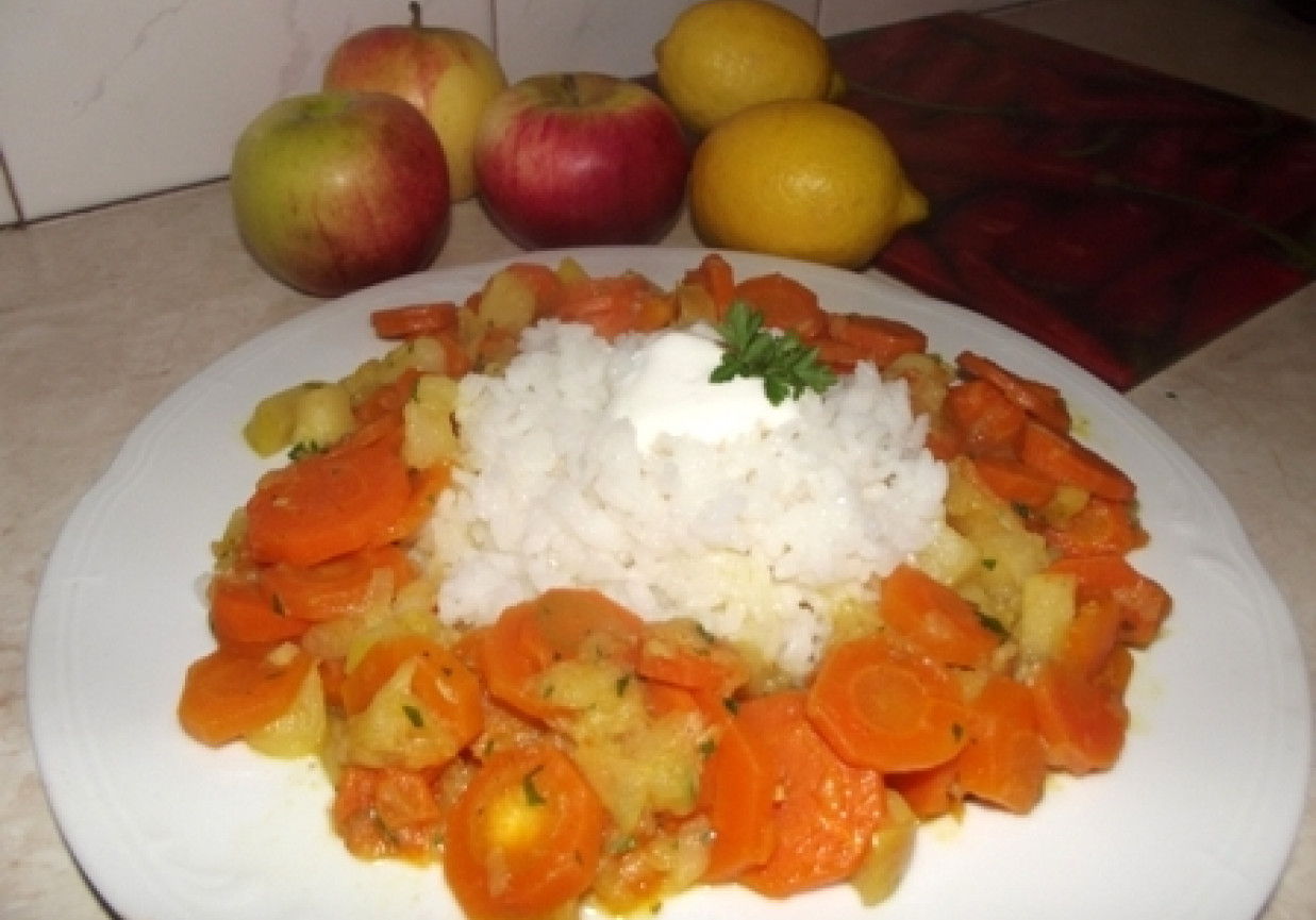 Ryż z marchewką i jabłkiem foto