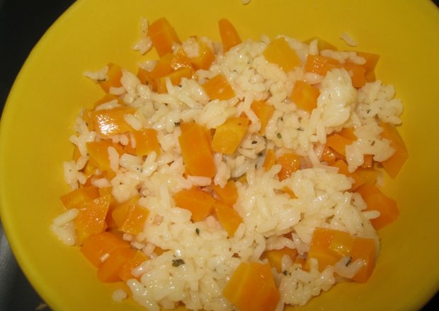 Fotografia przedstawiająca Ryż z marchewką na ostro