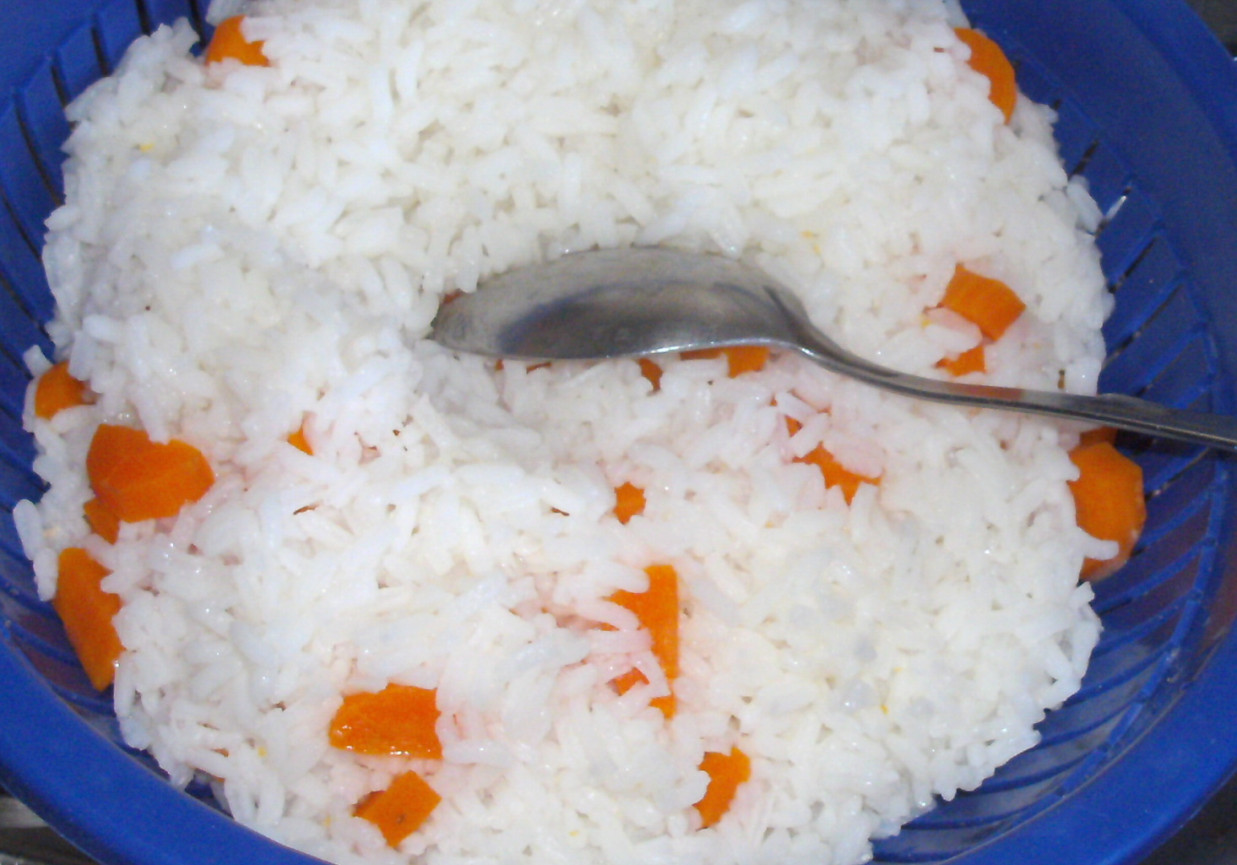 ryż z marchewką,pieczarkami,mozarellą w papryce... foto