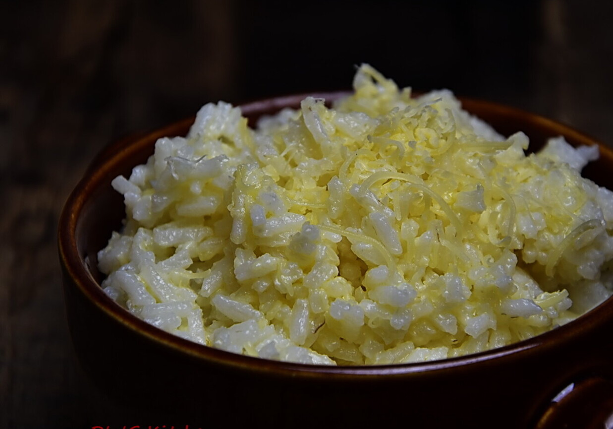 Ryż z masłem i serem foto