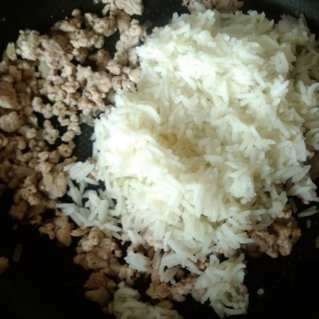 Krok 6 - Ryż z mięsem i czarnuszką na ostro foto