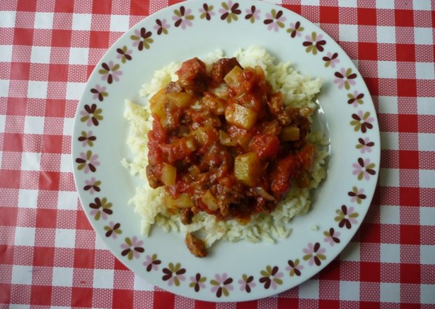 Fotografia przedstawiająca Ryż z mięsem i warzywami