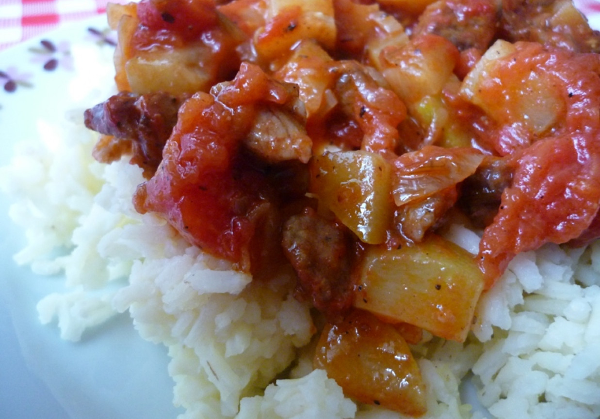 Ryż z mięsem i warzywami foto