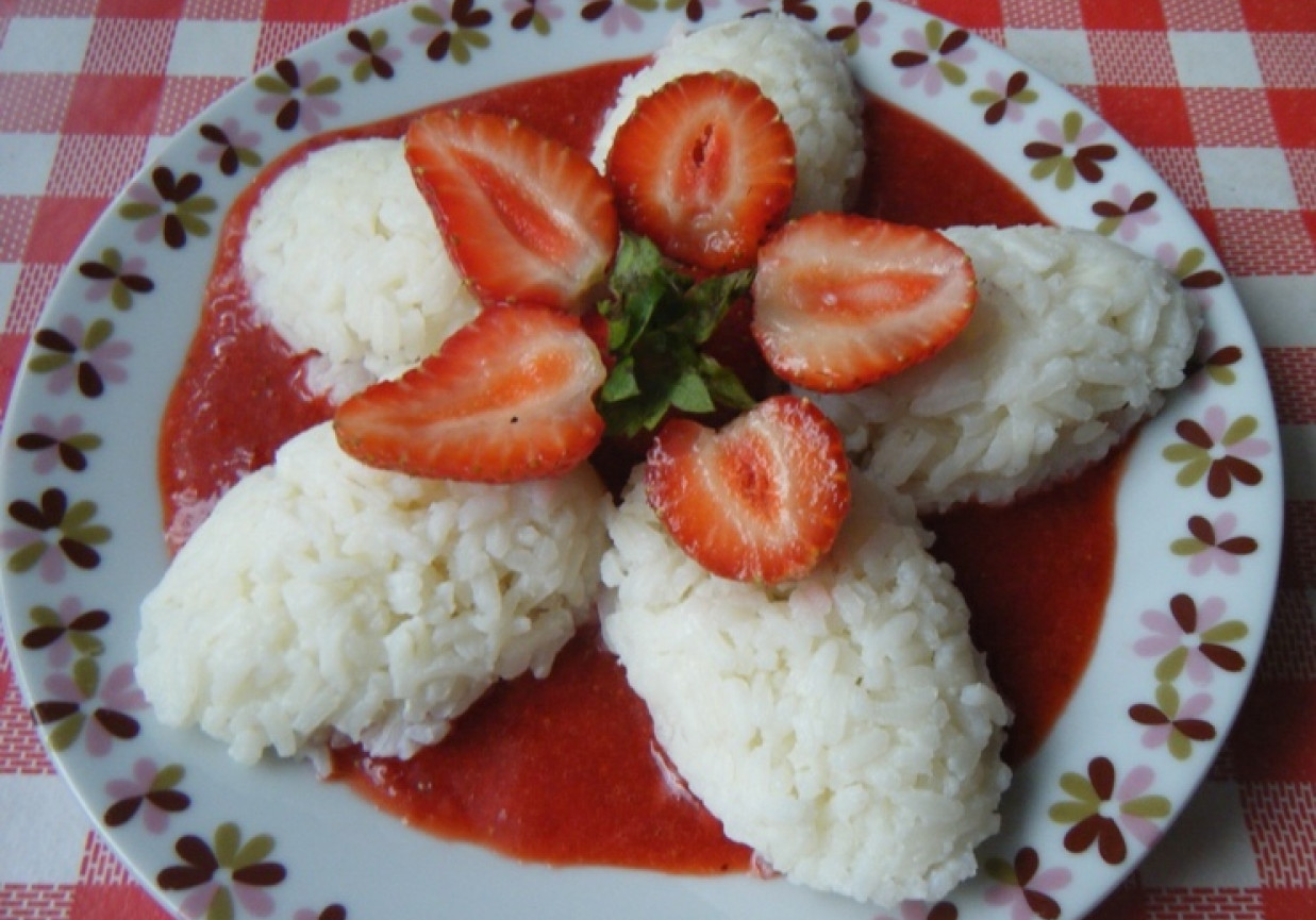 Ryż z musem truskawkowym foto