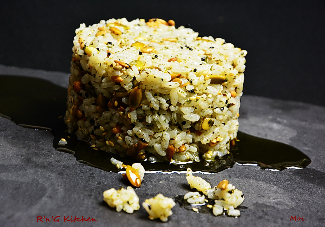 Ryż z nasionami i olejem rydzowym foto