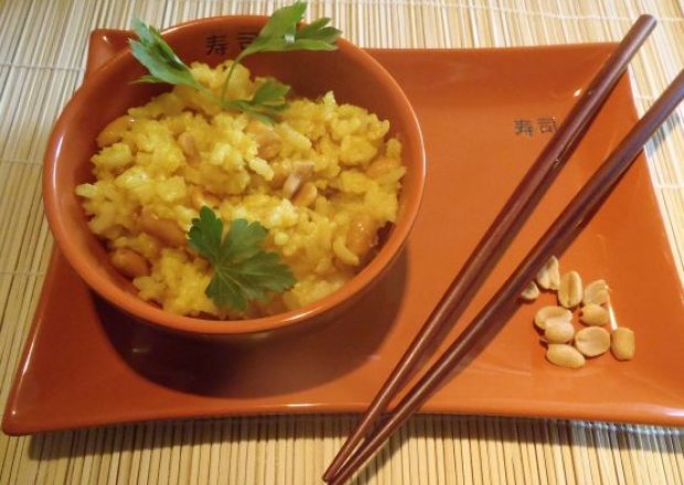 Fotografia przedstawiająca Ryż z orzeszkami