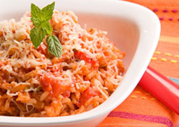 Fotografia przedstawiająca Ryż z papryką i pomidorami