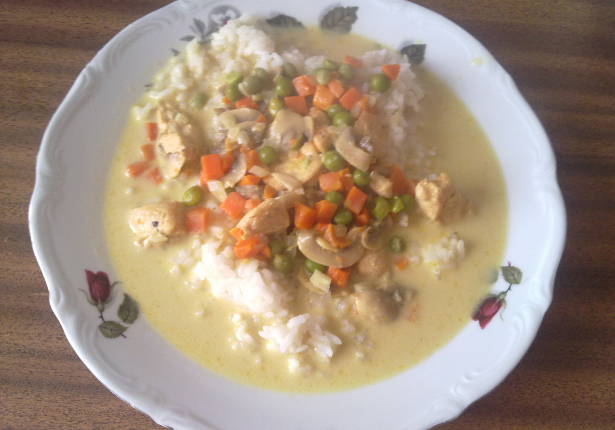 Ryż z pikantnym curry foto