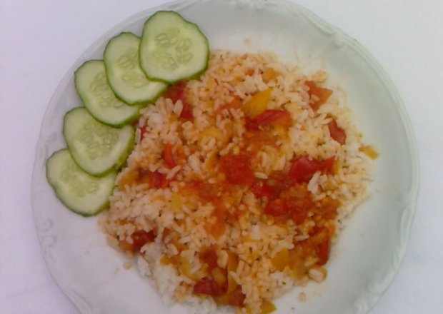 Fotografia przedstawiająca Ryż z pomidorami na ostro