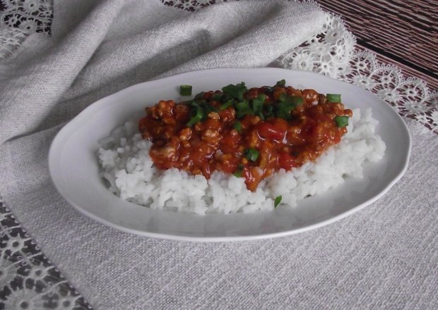 Fotografia przedstawiająca Ryż z potrawką ostro - słodką z mięsem