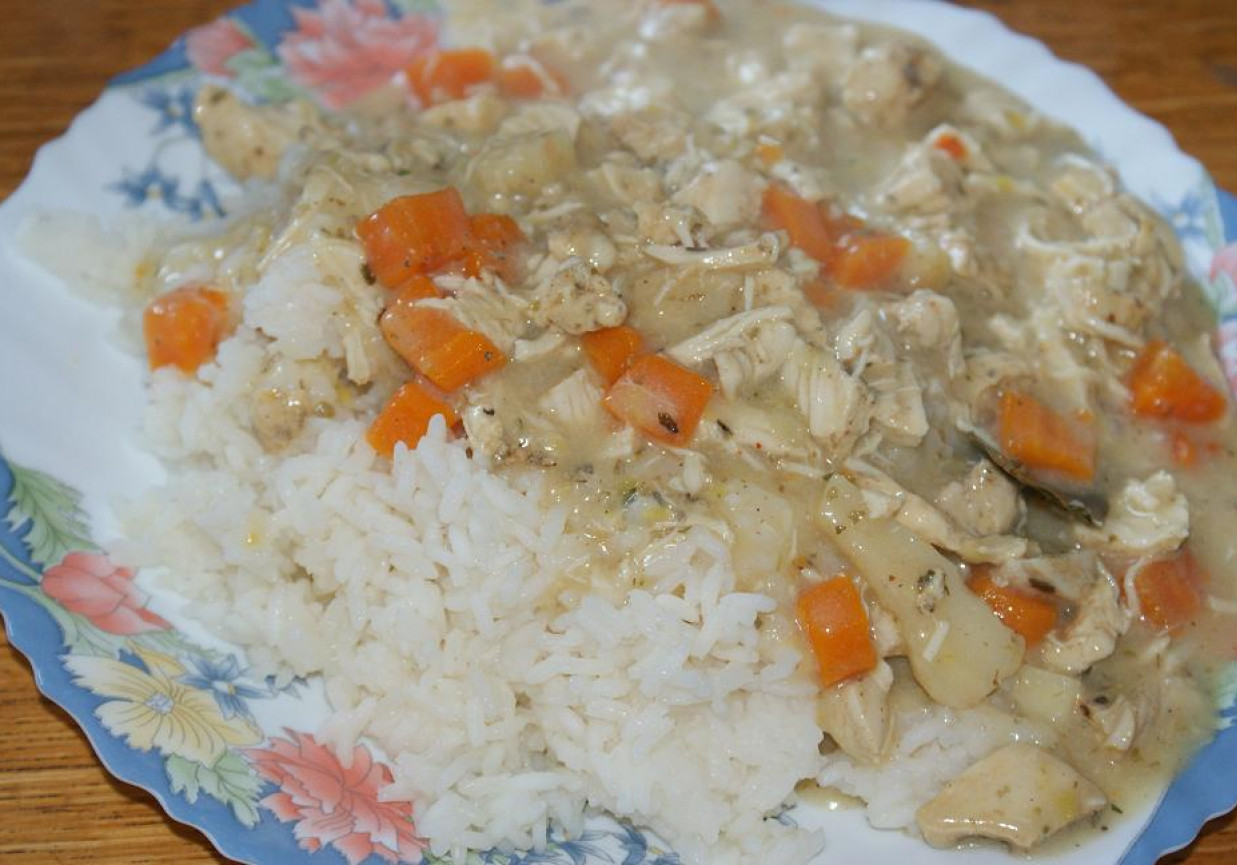 Ryż z potrawką z piersi kurczaka foto