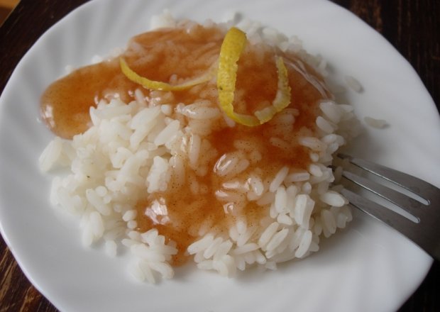 Fotografia przedstawiająca Ryż z sosem cynamonowym