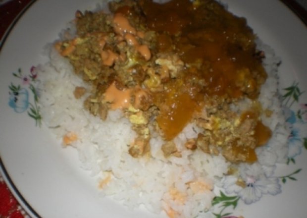 Fotografia przedstawiająca Ryż z sosem mięsnym na słodko