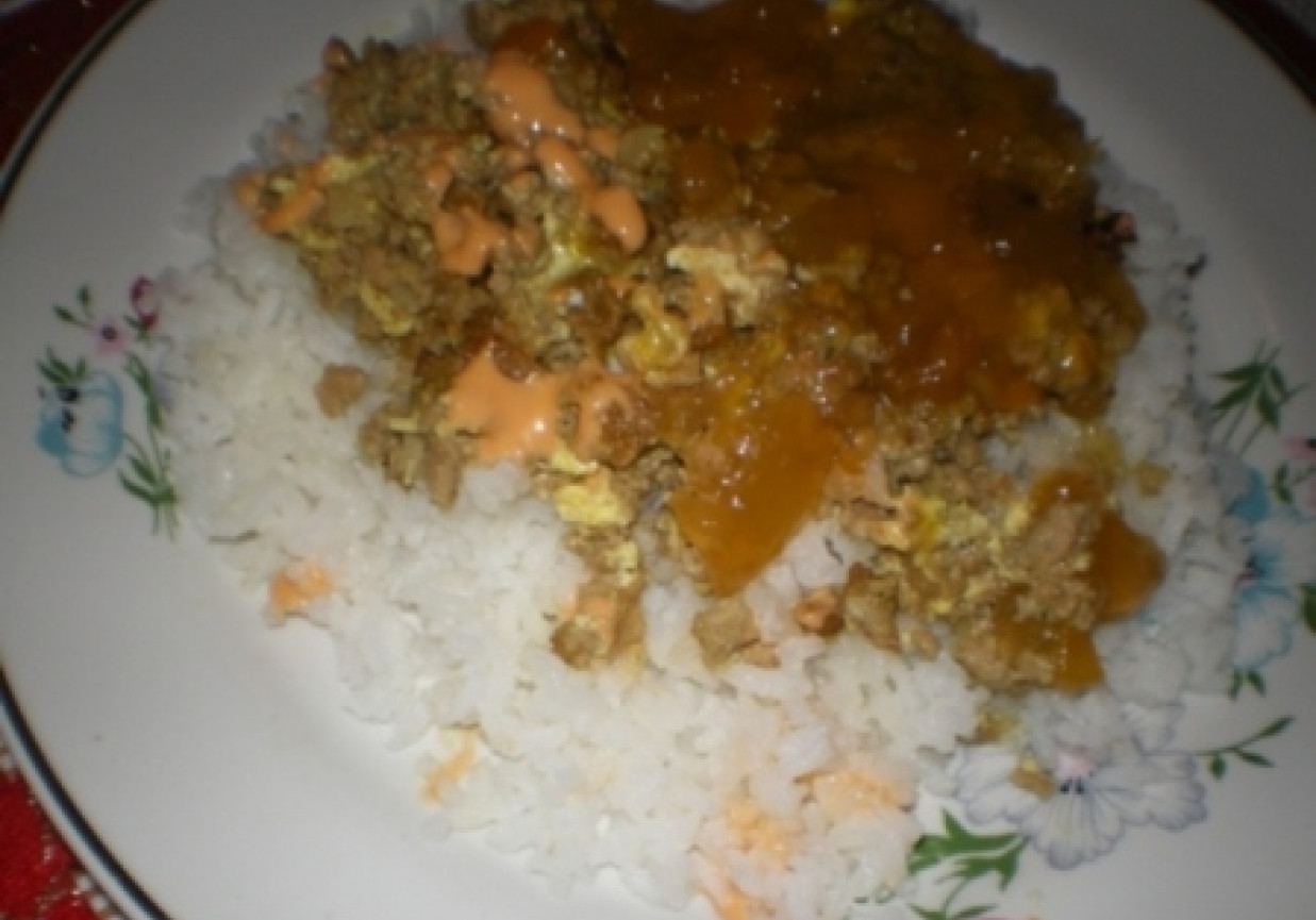 Ryż z sosem mięsnym na słodko foto