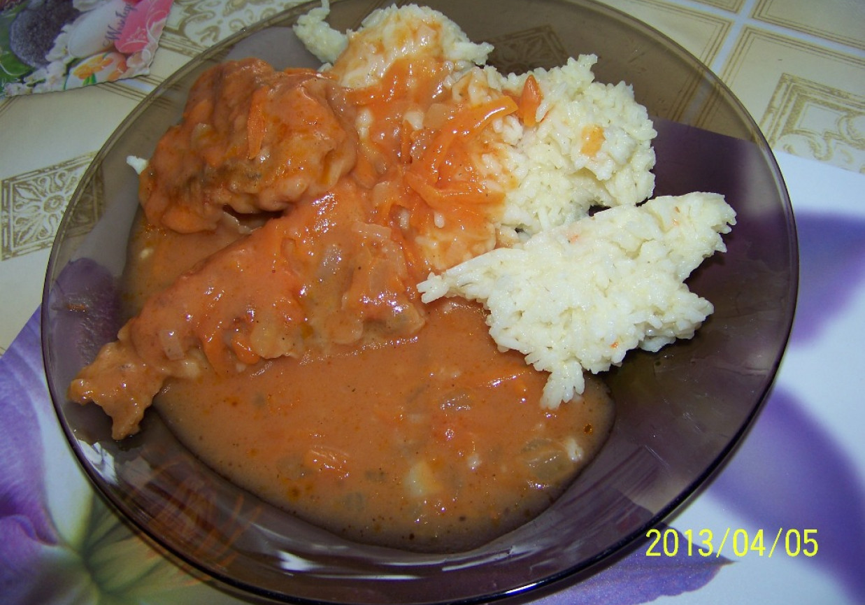 Ryż z sosem pomidorowo-rybnym foto