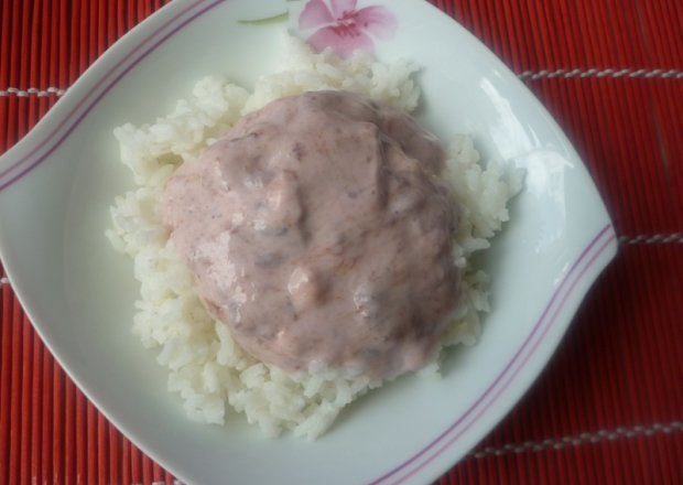 Fotografia przedstawiająca Ryż z sosem śliwkowym