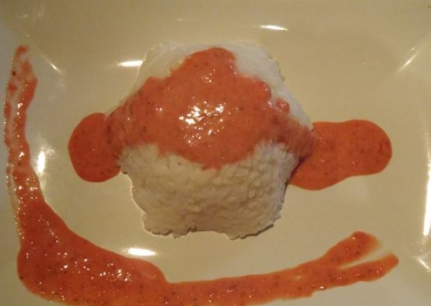 Fotografia przedstawiająca Ryż z sosem truskawkowym
