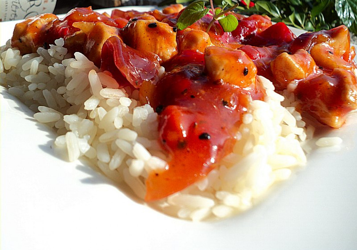 Ryż z sosem warzywno pomidorowym  foto