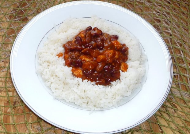 Fotografia przedstawiająca Ryż z sosem z meksykańskim