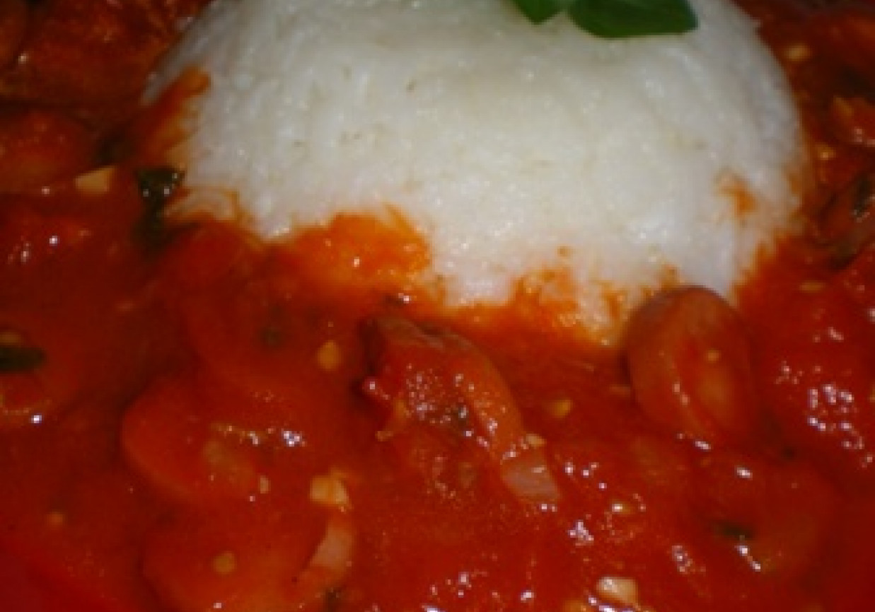Ryż z sosem z parówkami foto