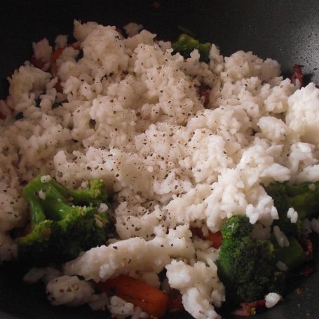 Krok 3 - Ryż z warzywami i boczkiem foto
