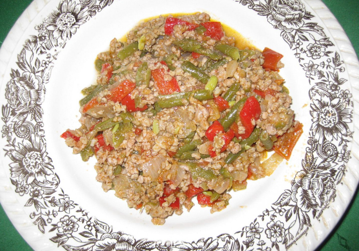 ryż z warzywami i mięsem mielonym foto