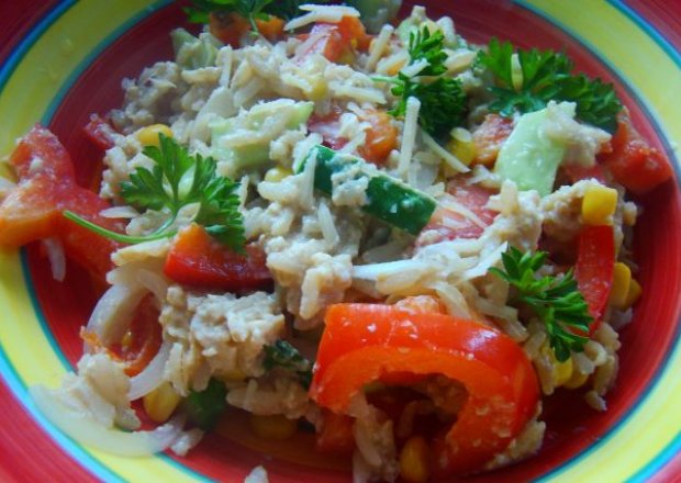 Fotografia przedstawiająca Ryż z warzywami ,parmezanem na ciepło