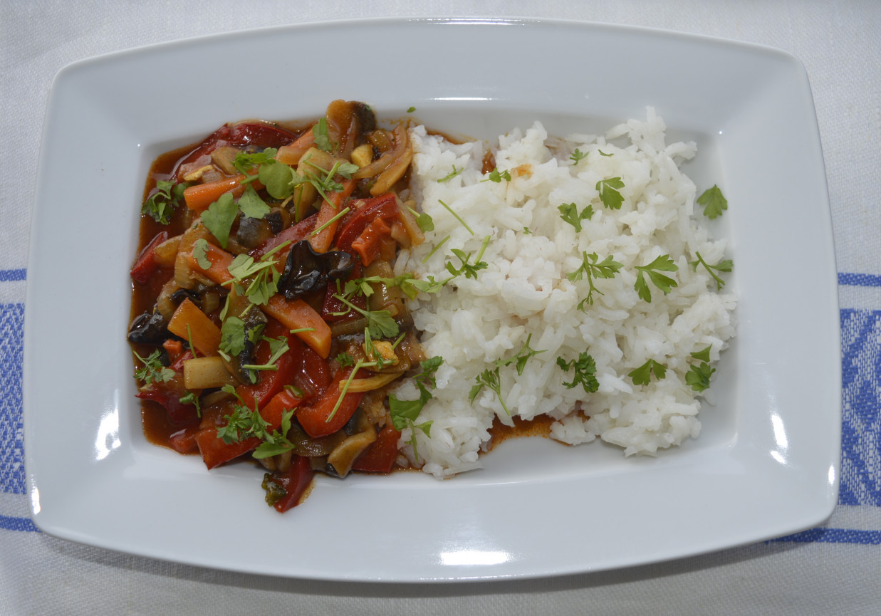 Ryż z warzywami po chińsku foto