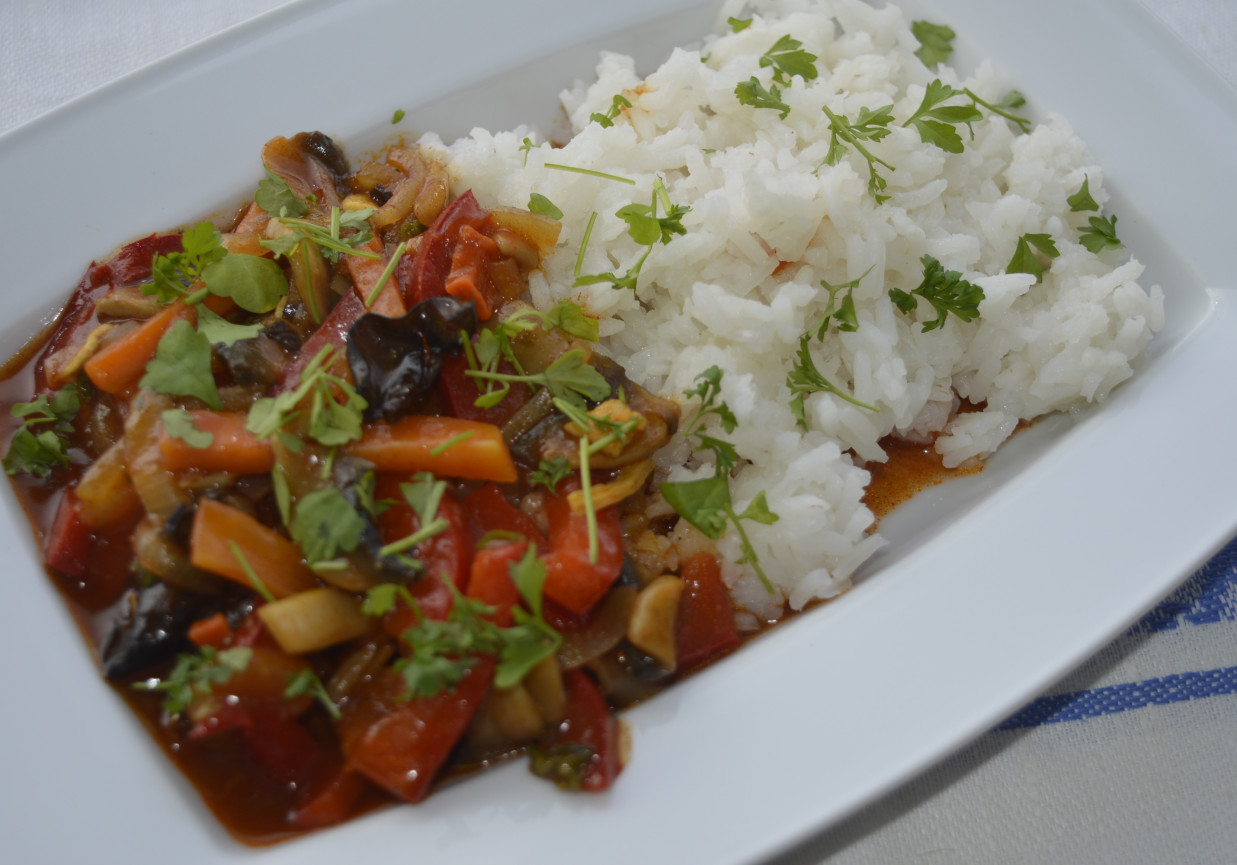 Ryż z warzywami po chińsku foto