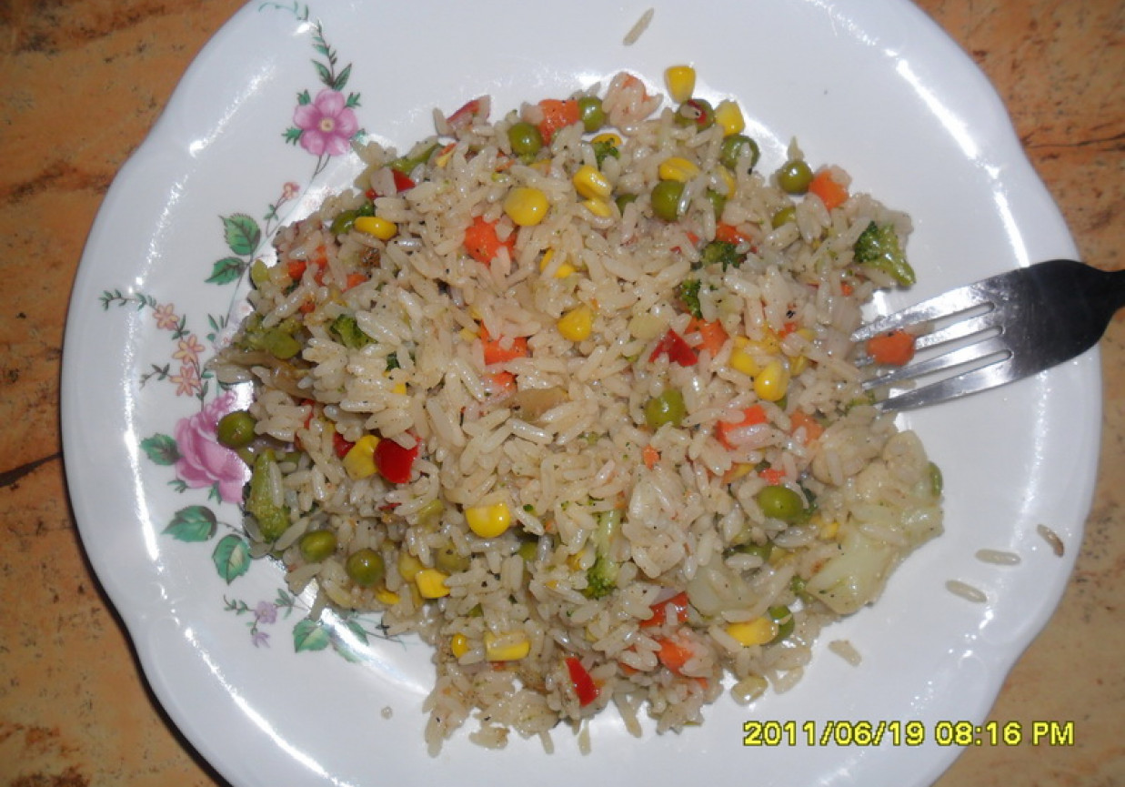 Ryż z warzywami - zdrowy i niskokaloryczny foto