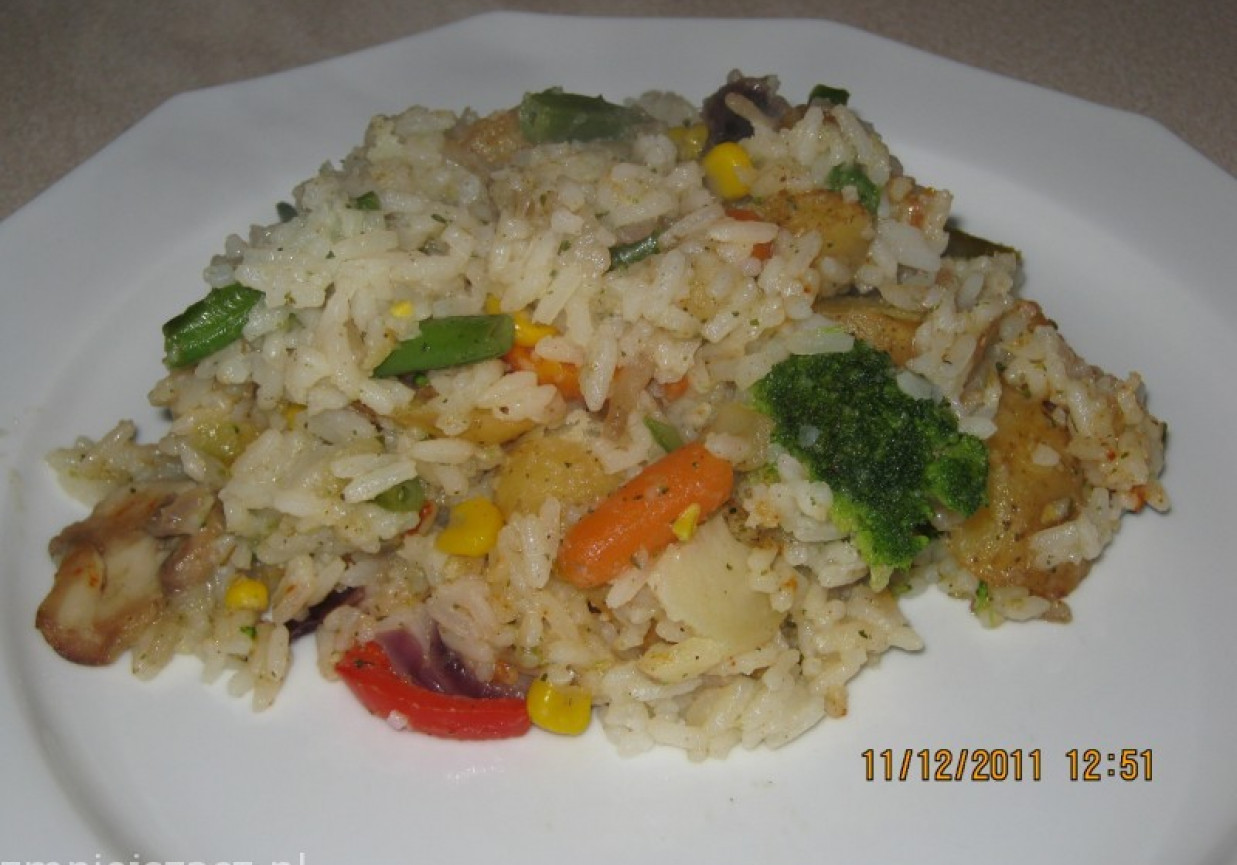 Ryż z warzywami. foto