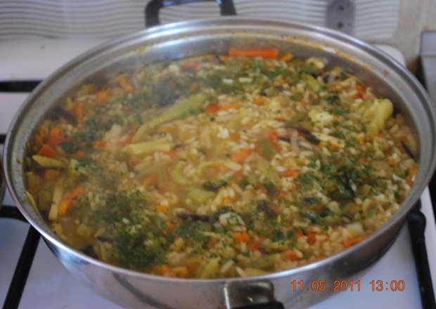 Fotografia przedstawiająca ryz z warzywami