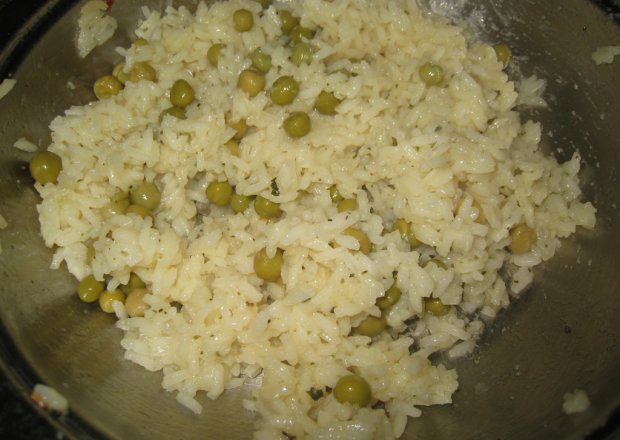 Fotografia przedstawiająca Ryż z zielonym groszkiem