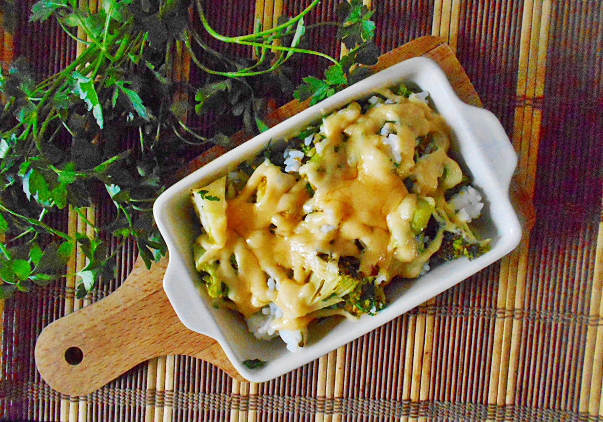 Ryż zapiekany z brokułami i serem foto