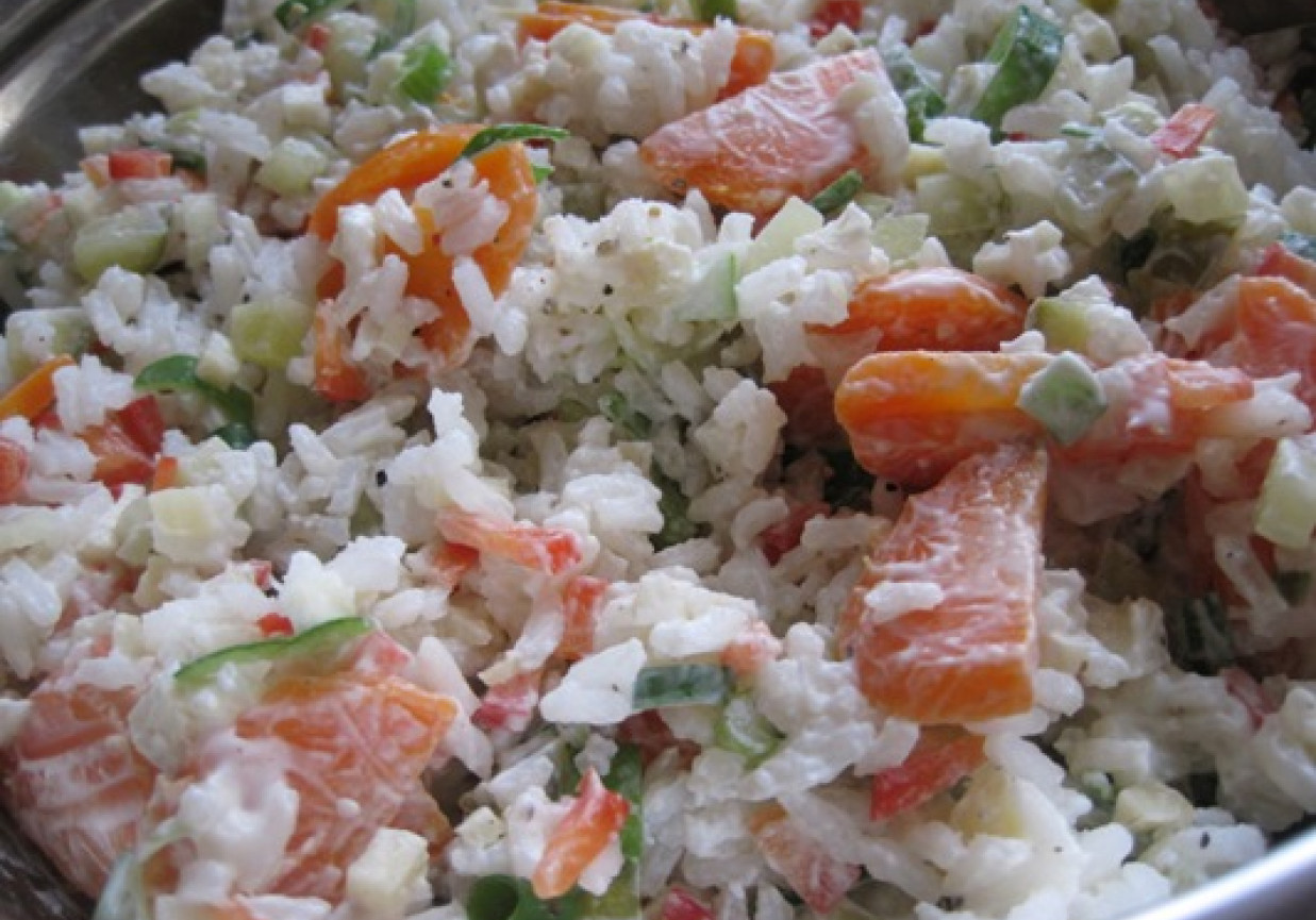 Ryżowa sałatka z warzywami foto