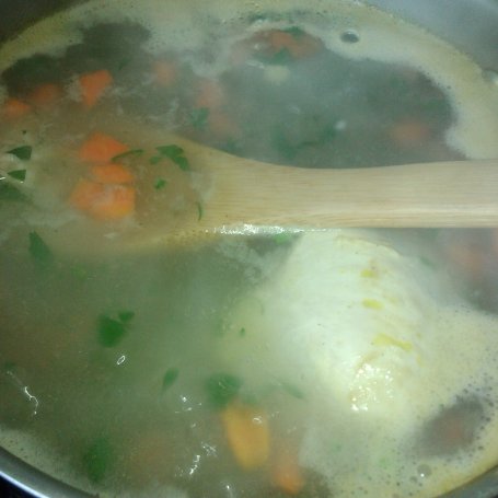Krok 2 - Ryżowa zupa z koncentratem pomidorowym foto