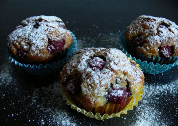 Fotografia przedstawiająca Ryżowe muffinki z malinami