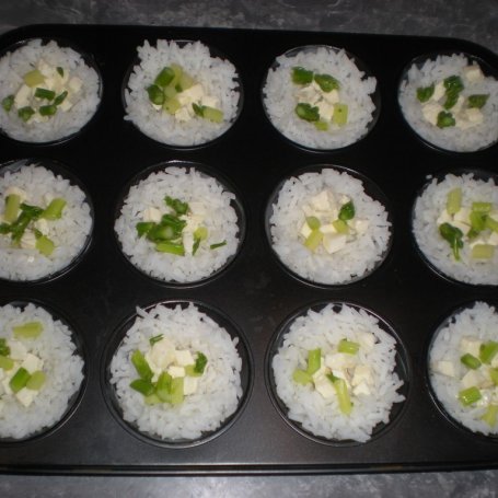 Krok 7 - Ryżowe muffiny ze szparagami i mozzarellą foto