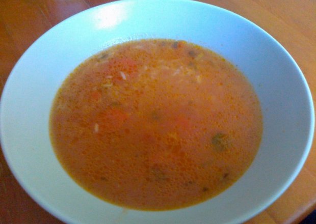 Fotografia przedstawiająca Ryżówka na rosole z pomidorami