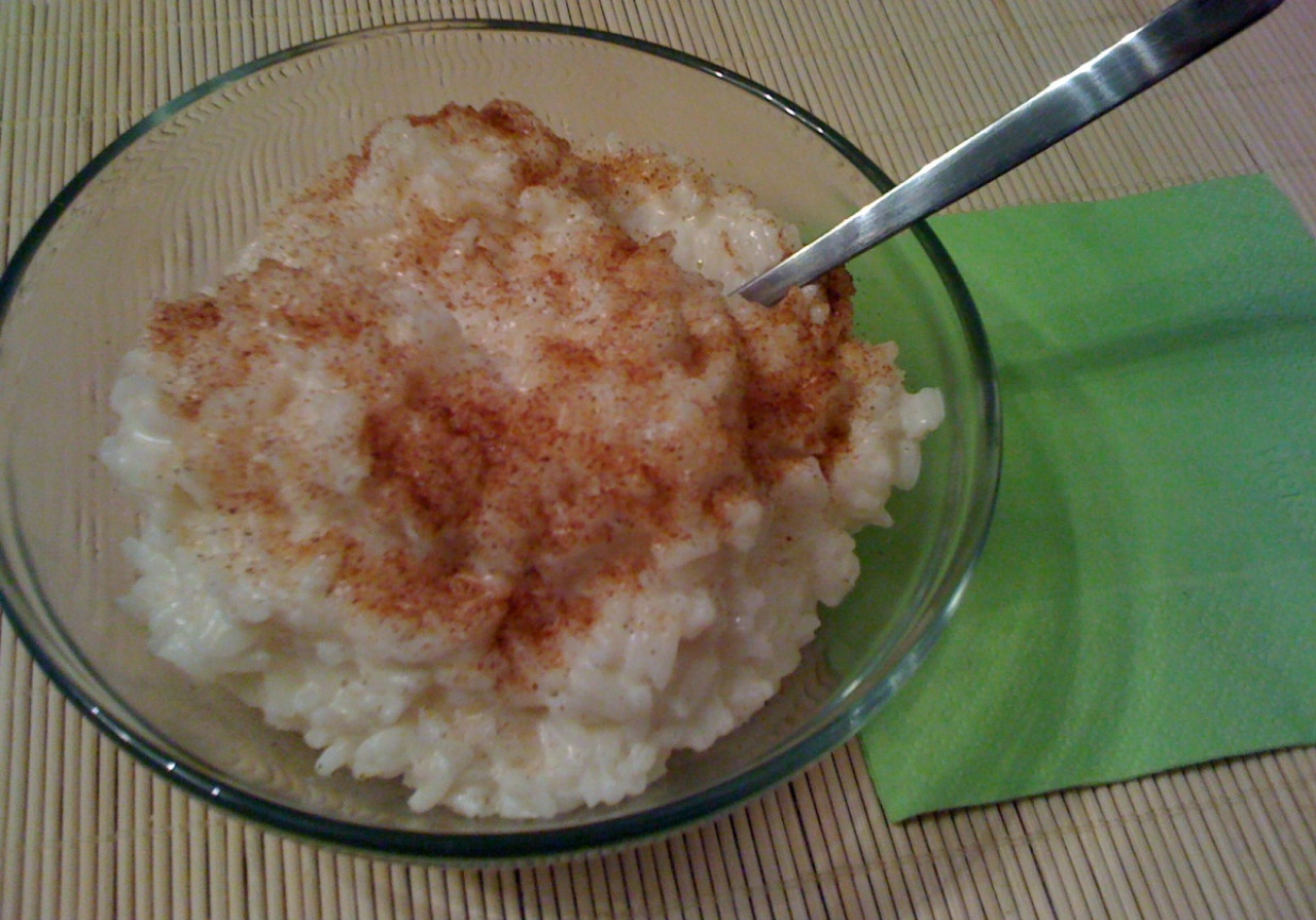 Ryżowy pudding na mleku z cynamonem foto