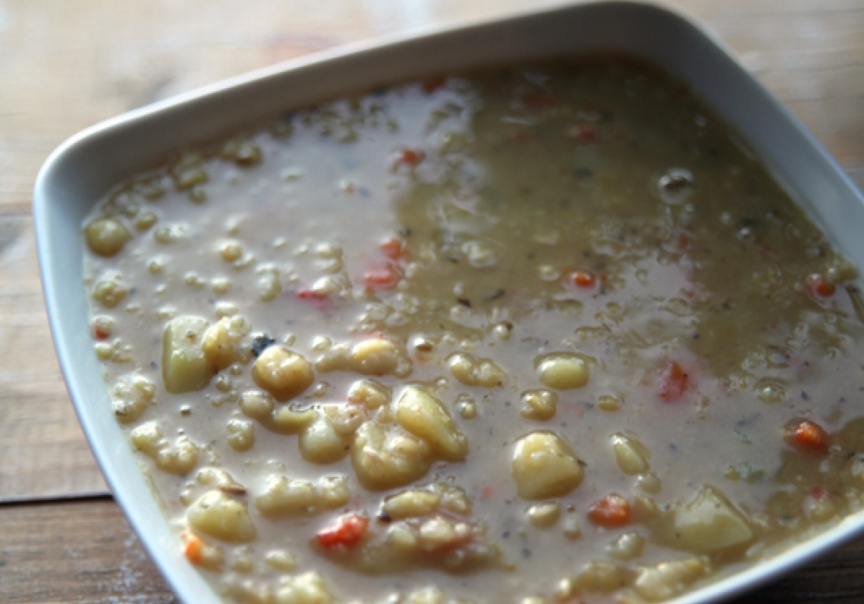 Rzogrzewająca, pożywna jesienna zupa foto