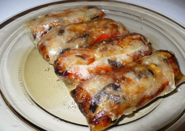 Fotografia przedstawiająca Sajgonki z farszem mięsno- warzywnym