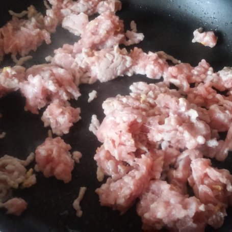 Krok 1 - Sajgonki z mięsem i warzywami foto