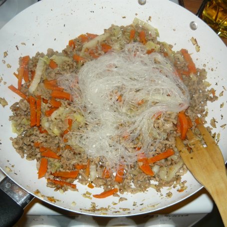 Krok 4 - Sajgonki - z mięsnym farszem foto