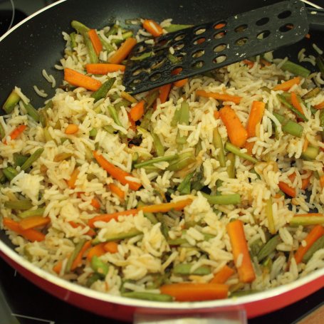 Krok 3 - Sajgonki z warzywami i ryżem foto