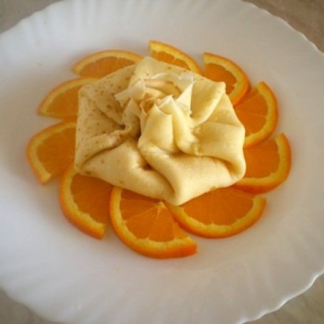 Krok 2 - Sakiewki naleśnikowe na pomarańczach z sosem malinowo-truskawkowym foto