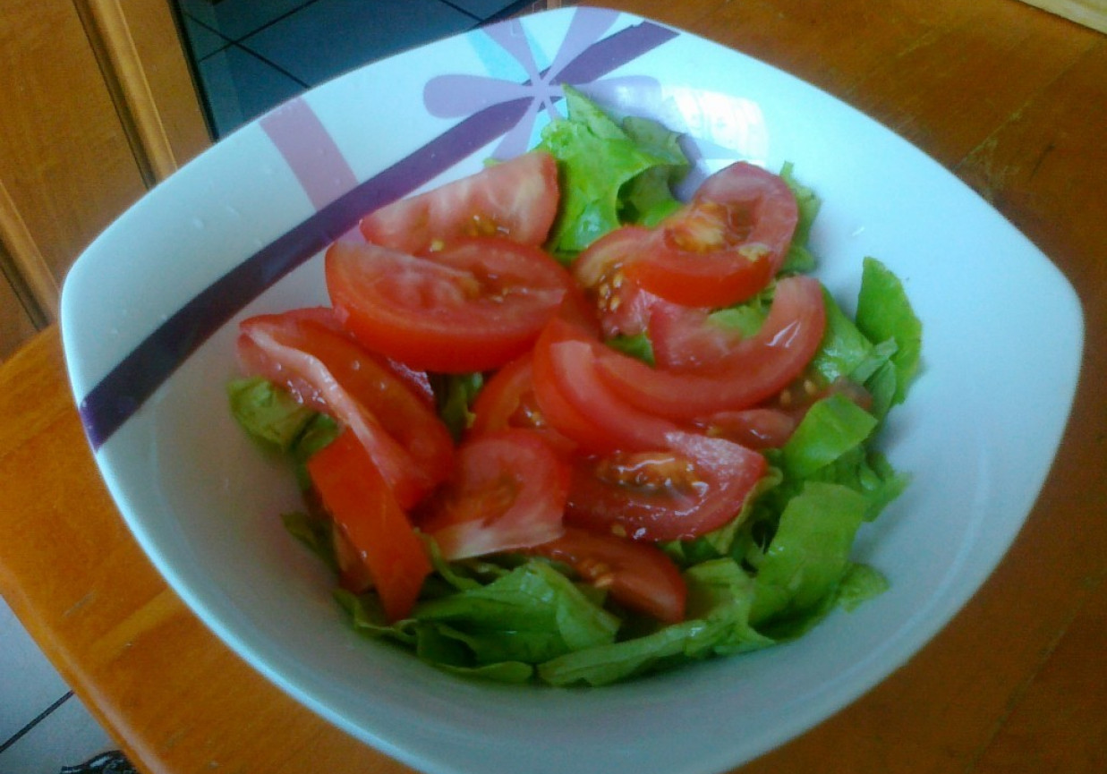 Sałata dębowa z pomidorkami foto