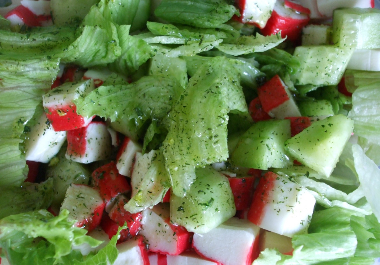 SAŁATA LODOWA Z SURIMI foto